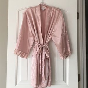 Pink silk robe. Size M.
