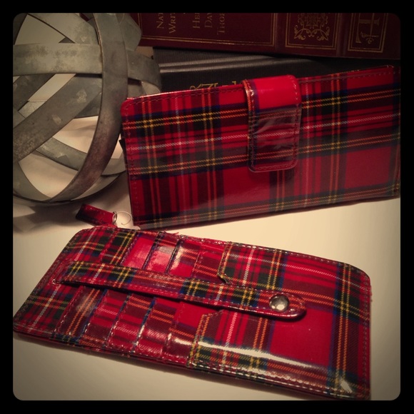 Red plaid wallet set.