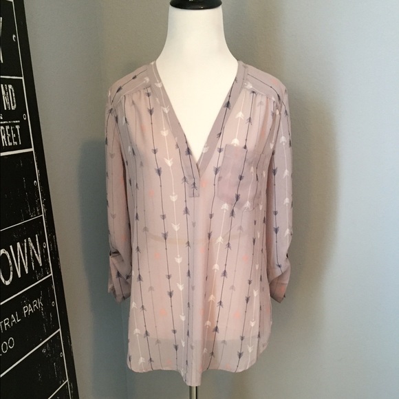 Gray Top with Feather Arrow Print