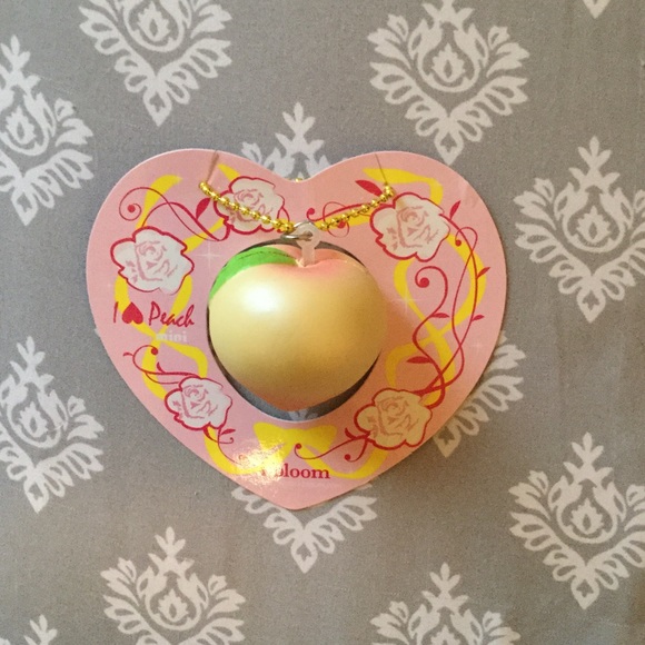 ~I-Bloom Mini Peach Squishy~