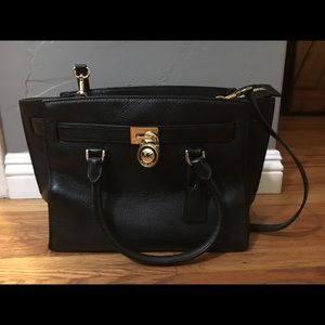 Black micheal kors purse