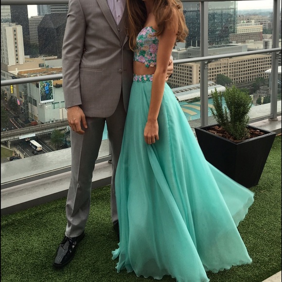 La Femme Dresses & Skirts - Beautiful Two piece floral prom dress