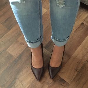 Leather Ann Taylor pointy tip heels.