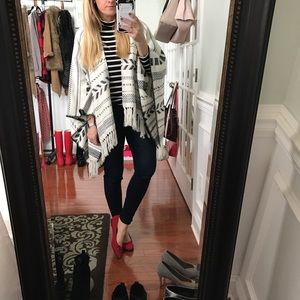 CLOSET CLEAROUT 💥💥 Black and White Cape