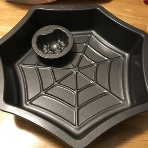 Wilton halloween spider web cake pan NEW