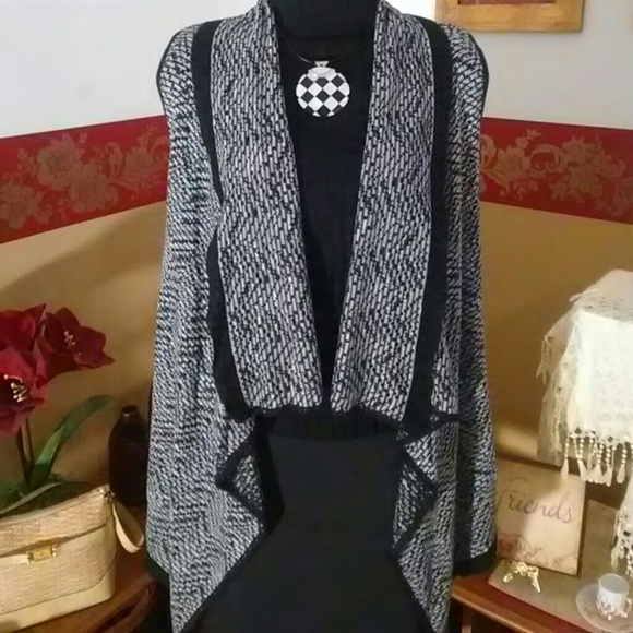 Black/White Vest