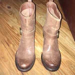 adorable lucky brand boots!