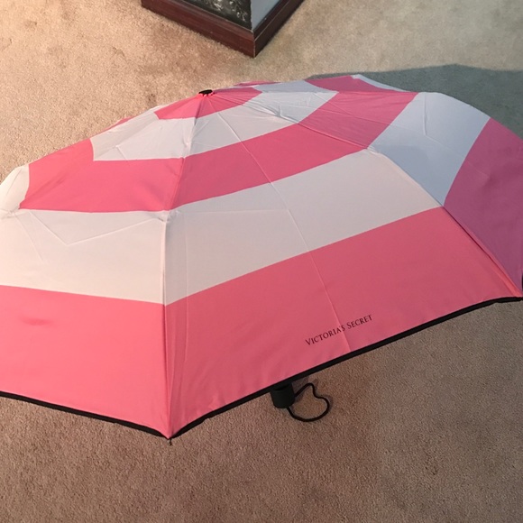 Vs pink umbrella