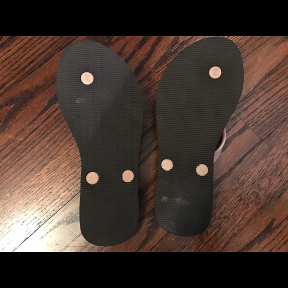 Vera Bradley flip flops - Picture 3 of 3