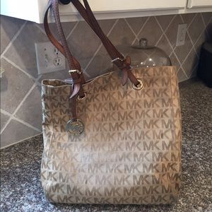 Michael kors signature tote logo