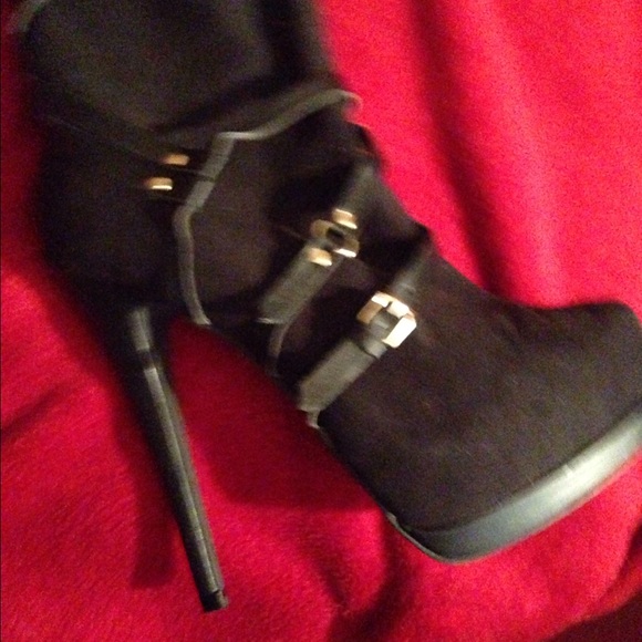 Ladies thigh high boots with leather straps - Picture 2 of 3