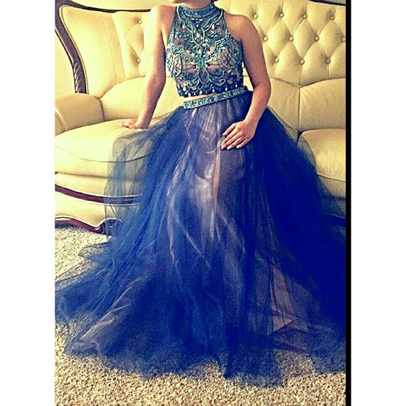 Two piece gown - Picture 1 of 4