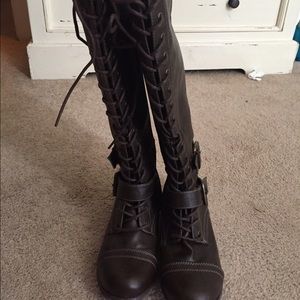 Never worn size 8 brown lace up zip up boots.