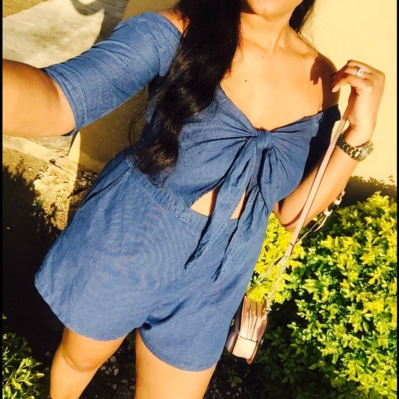 Denim off shoulder tie front romper (true to size) - Picture 4 of 4