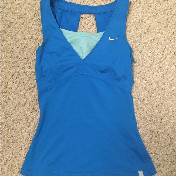 NIKE XS tennis top. Good condition.