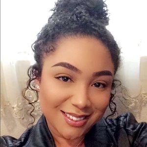 Meet your Posher, Alexis