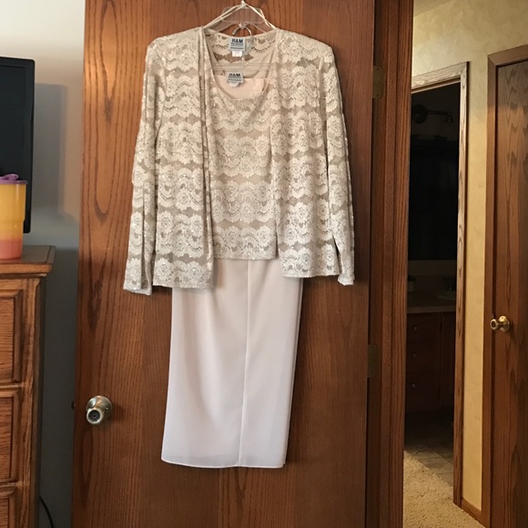 Glamorous mother of bride suit