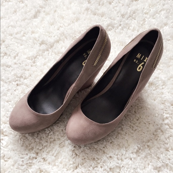 *FLASH SALE* Mix No.6 MODERN TAUPE WEDGES - Picture 2 of 3
