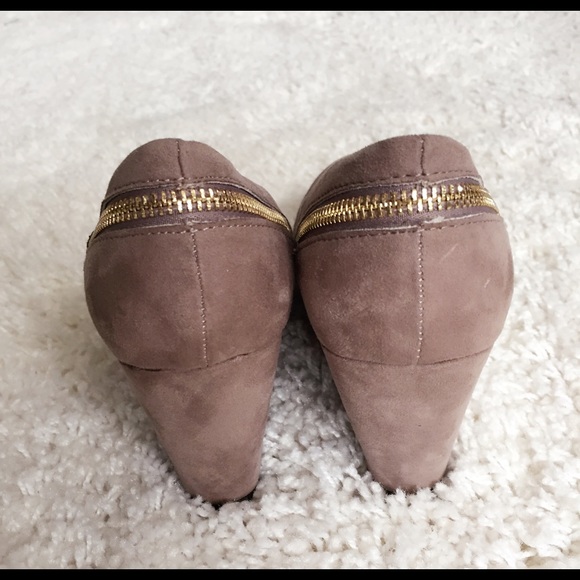 *FLASH SALE* Mix No.6 MODERN TAUPE WEDGES - Picture 3 of 3