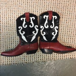 Cowboy boots with print