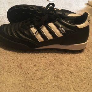 Addidas boys  Mundial indoor soccer shoes