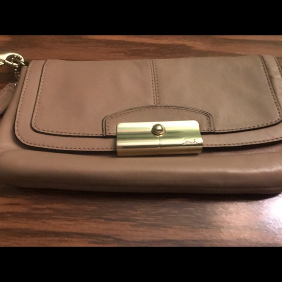 Coach - Picture 2 of 4
