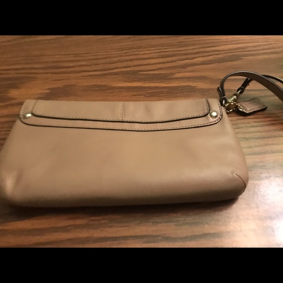Coach - Picture 3 of 4