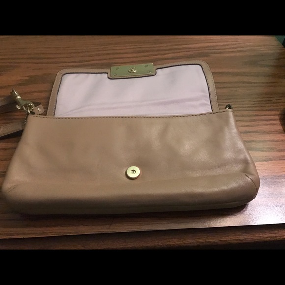 Coach - Picture 4 of 4