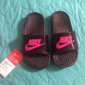 Girl's Nike slides. NWT. $15