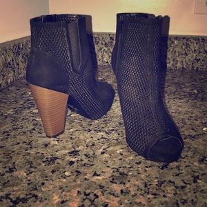 Qupid open toe heel booties