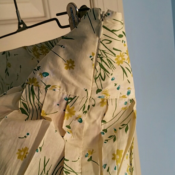 Vintage Forever 21 springtime skirt - Picture 2 of 3
