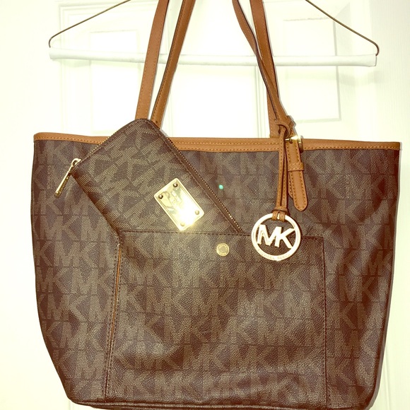 Michael Kors Jet Set Tote and Wallet Bundle