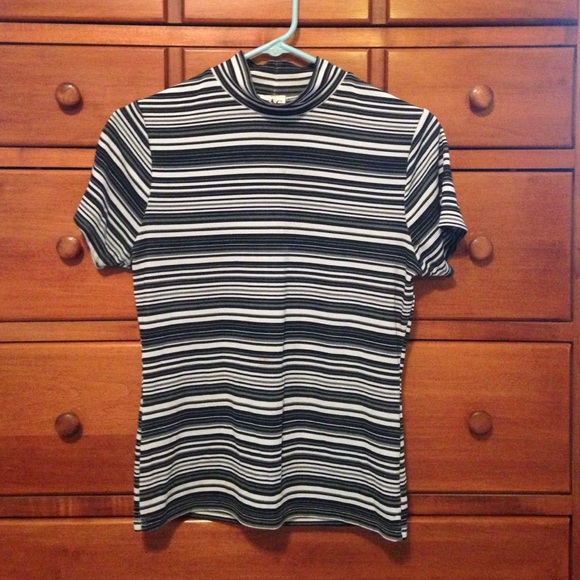 UAG sz S short sleeve turtle neck top