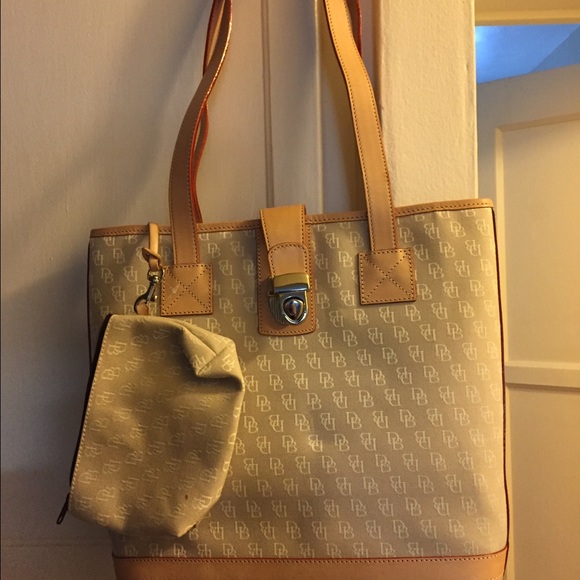 Dooney & Burke Med Shopper - Picture 2 of 4