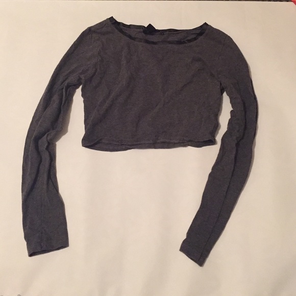 Grey long-sleeve crop top