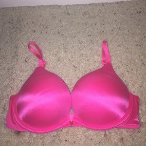 NEVER WORN Victoria's Secret bra