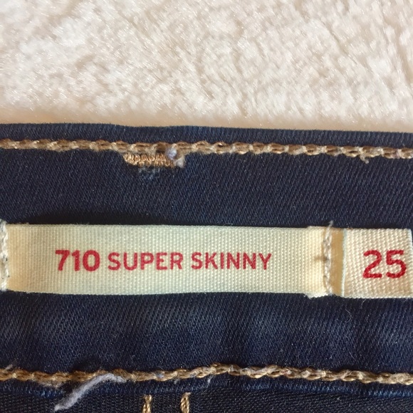 ❌SOLD❌Levi's 710 Super Skinny - Picture 2 of 4