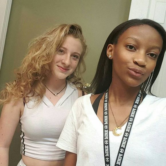 Meet your Posher, Katie - Picture 1 of 1