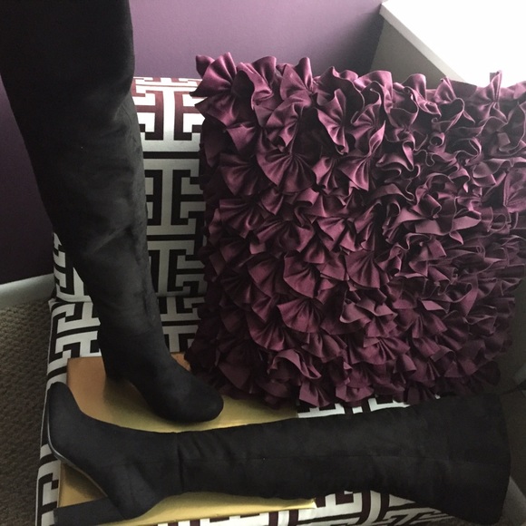 Over-the-Knee Faux Suede Boots- Brand New! - Picture 3 of 3