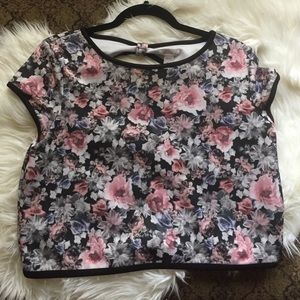 Xhiliration Cap Sleeve Floral Crop Top