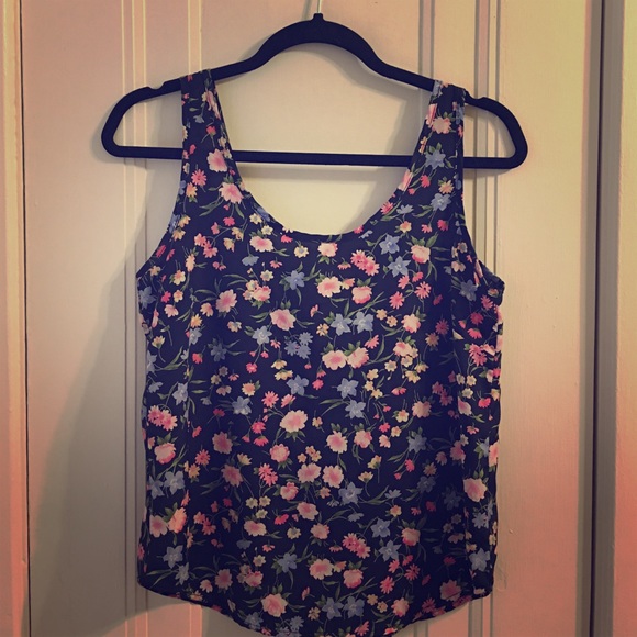 Flowy floral sleeveless top - Picture 1 of 2
