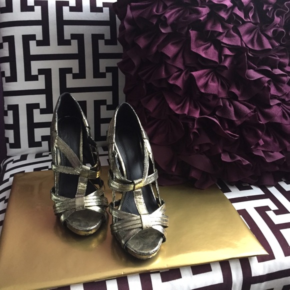Gold Vintage Heels - Picture 1 of 3