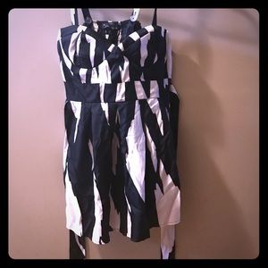 Black & White Statement Top