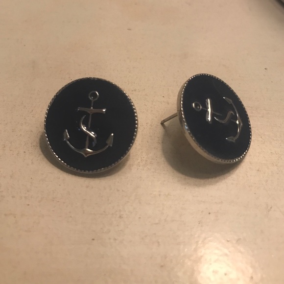 Navy blue anchor earrings!⚓️