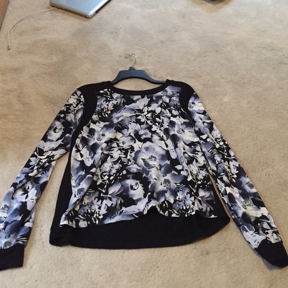 Forever 21 long sleeve flower print shirt