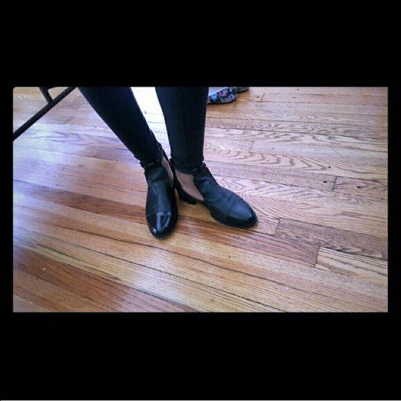 Black strappy booties from Topshop 8.5 - Picture 1 of 3