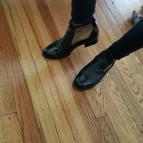 Black strappy booties from Topshop 8.5 - Picture 2 of 3