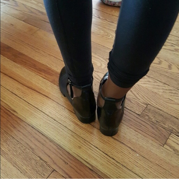 Black strappy booties from Topshop 8.5 - Picture 3 of 3