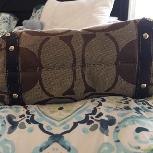 Signature Coach Large Carly w/dust bag - Picture 2 of 4