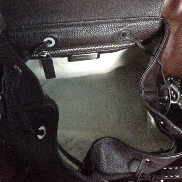 Michael Kors Julie Crossbody - Picture 2 of 3